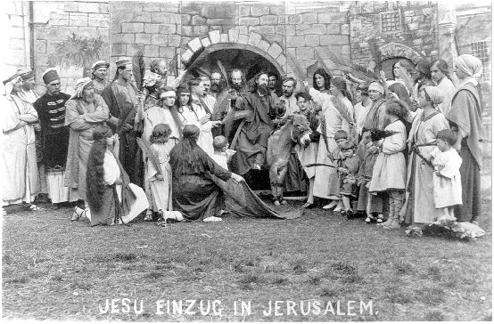 \resizebox*{1\columnwidth}{!}{\includegraphics{Bilder/Passionsspiel_1.eps}}