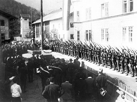 \resizebox*{1\columnwidth}{!}{\includegraphics{Bilder/Mur_1929_1.eps}}