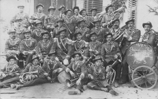 \resizebox*{1\columnwidth}{!}{\includegraphics{Bilder/Musik_1923.eps}}