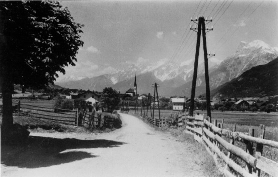 \resizebox*{1\columnwidth}{!}{\includegraphics{Bilder/Dorfeingang_Ost.eps}}