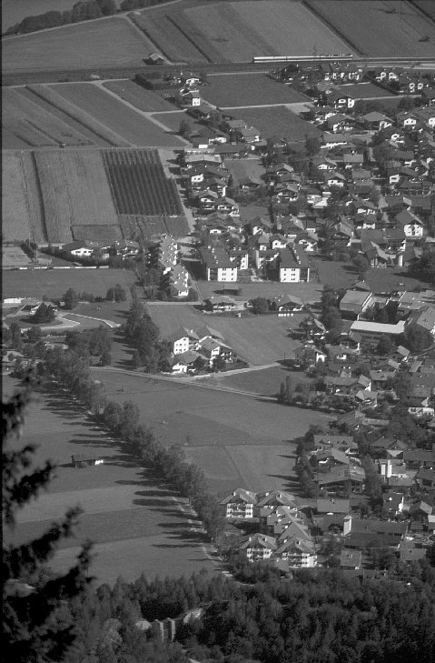 \resizebox*{!}{0.7\textheight}{\includegraphics{Bilder/Sportplatzweg.eps}}